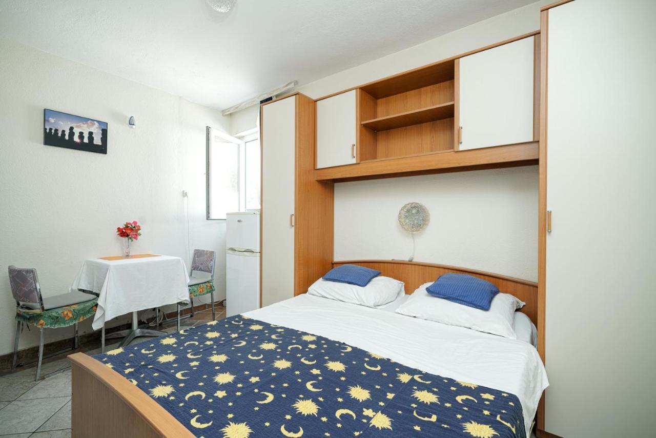 Apartmani Krizanovic Vodice Exterior photo